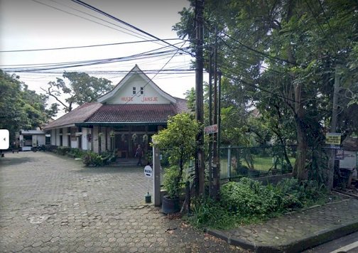 Sewa Ex Klinik Sayap Jalan Riau ( RE. Martadinata) - Bandung !