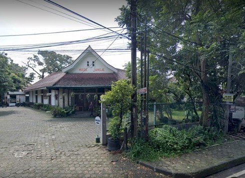 Jual Rumah Ex Klinik Di Sayap Jl. Riau - Bandung !