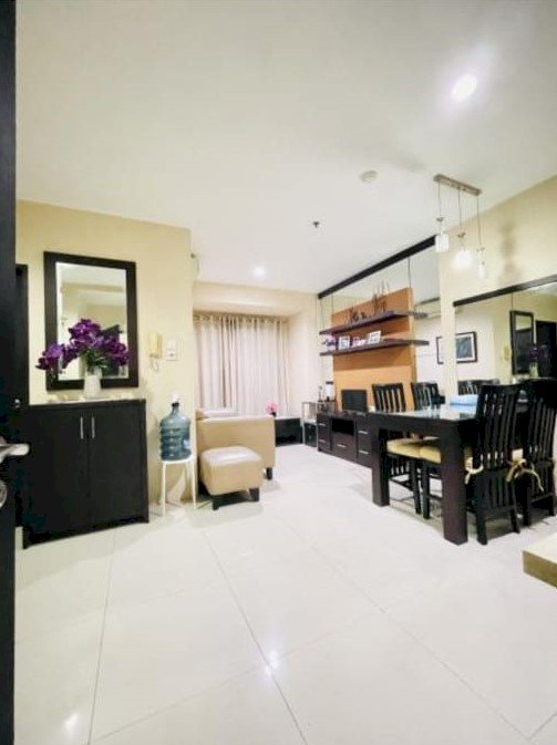 Sewa Apartemen Cosmo Residence 2 Bedroom Fully Furnished (0386)