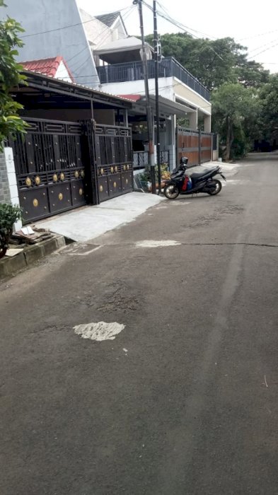 Di jual rumah siap huni strategis di Pulogebang Kirana Jakarta Timur