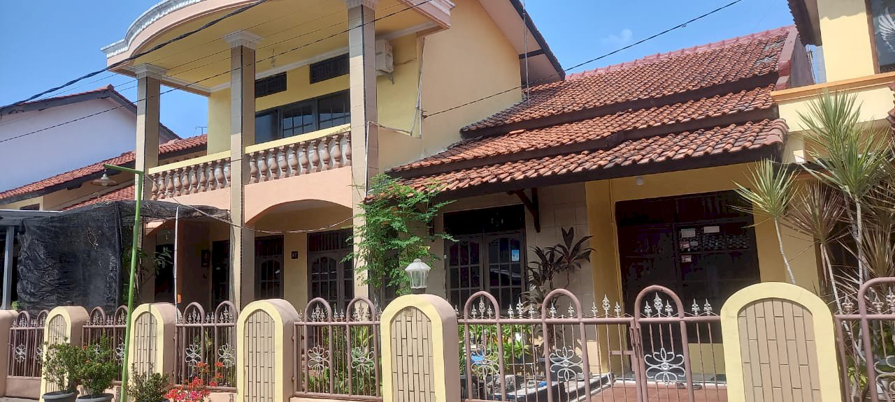 Di jual rumah 2 lantai lokasi strategis di Karyamulya Cirebon