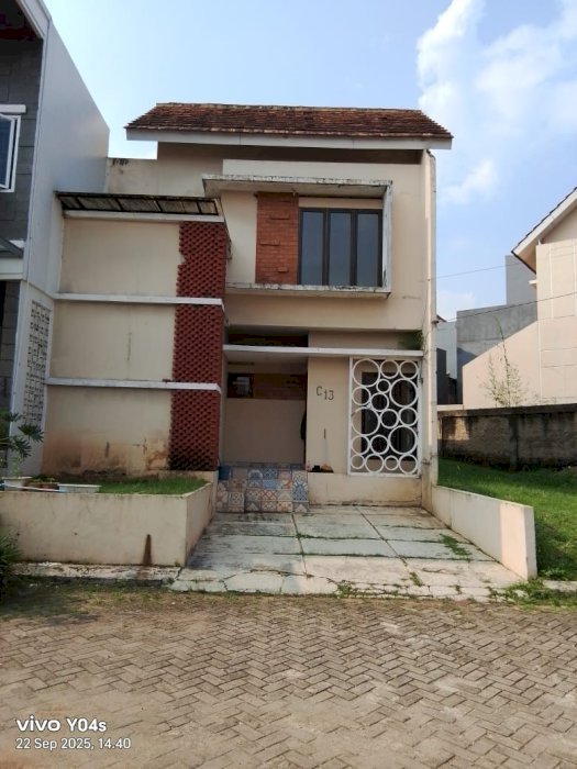 DI JUAL RUMAH 2 LANTAI TANAH LUAS