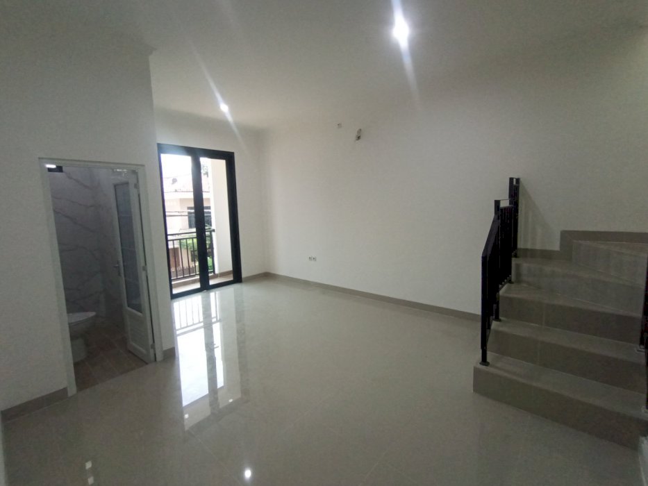 Di jual rumah impian SHM Di jl ekonomi karang anyar jakarta pusat
