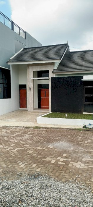 Jual cepat rumah depan taman dan mesjid strategis