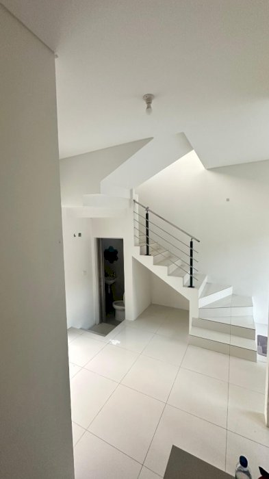 DIJUAL RUMAH GREENLAND RESIDENCE HARGA RUGI , SEMI FURNISH 2lt,SHM