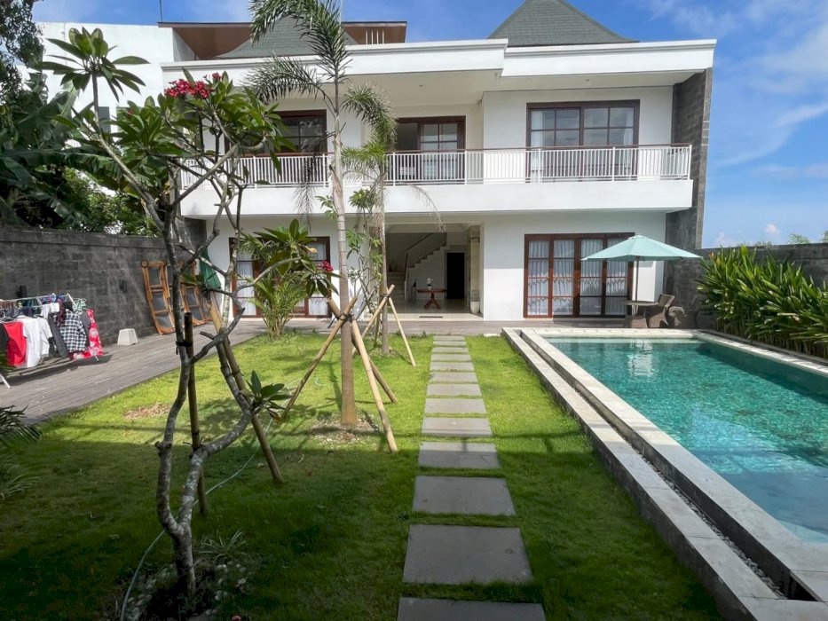 Di jual villa siap huni lokasi srategis Nusa Dua Badung