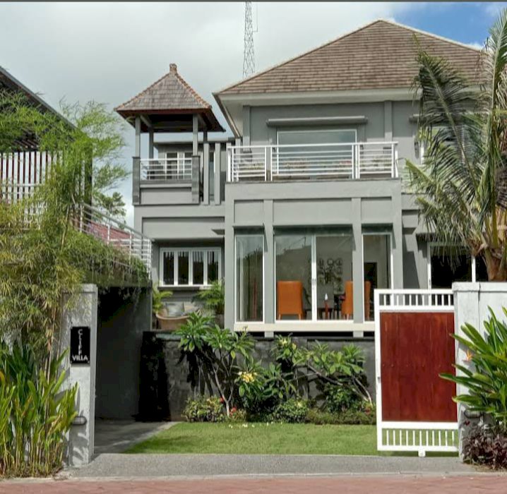 Di jual rumah siap huni lokasi strategis Pantai Melasti Bali