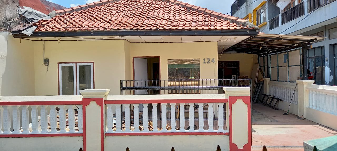 Rumah siap huni lokasi strategis delat pusat bisnis di bekasi barat