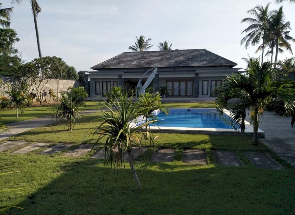 Di jual villa lokasi Strategis Los pantai