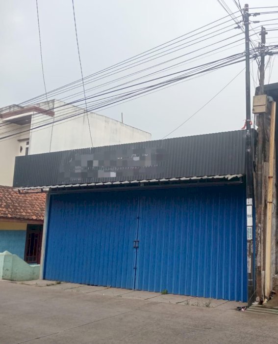 Dijual Paket Rumah + Showroom + Gudang, Pinggir Jalan, 2.5M