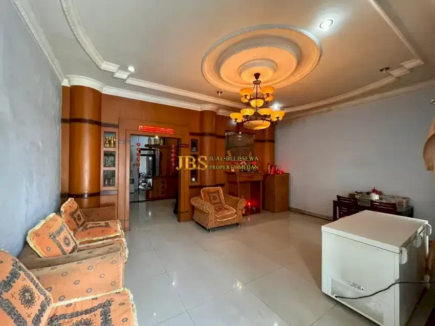 Jual Rumah 2 Tingkat Furnished di Komplek Cemara Hijau Jalan Metal -