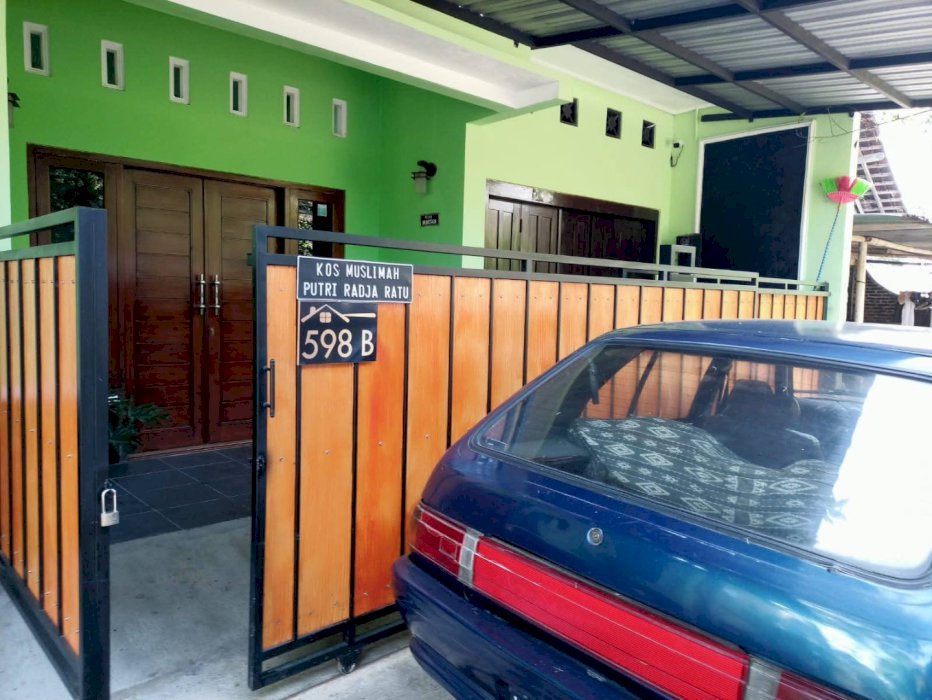 JUAL RUMAH KOS 9 KAMAR TERISI SEMUA DIJUAL