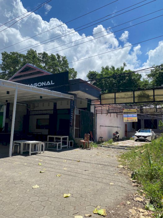 DISEWAKAN RUMAH STRATEGIS JL.POROS JENEPONTO (SAMPING JEMBATAN)