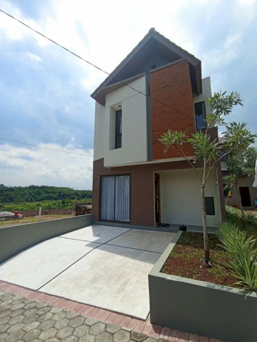 Rumah Baru dijual 2 Lantai  Dekat Stasiun di Cibinong Sukahati