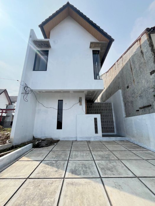 Rumah 2 lantai Cihanjuang Bandung Barat