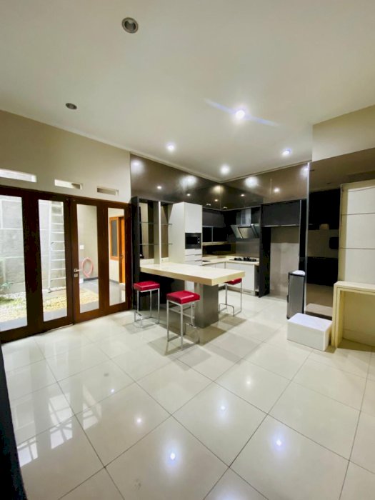 RUMAH DI SETRASARI SUKAJADI, BANDUNG