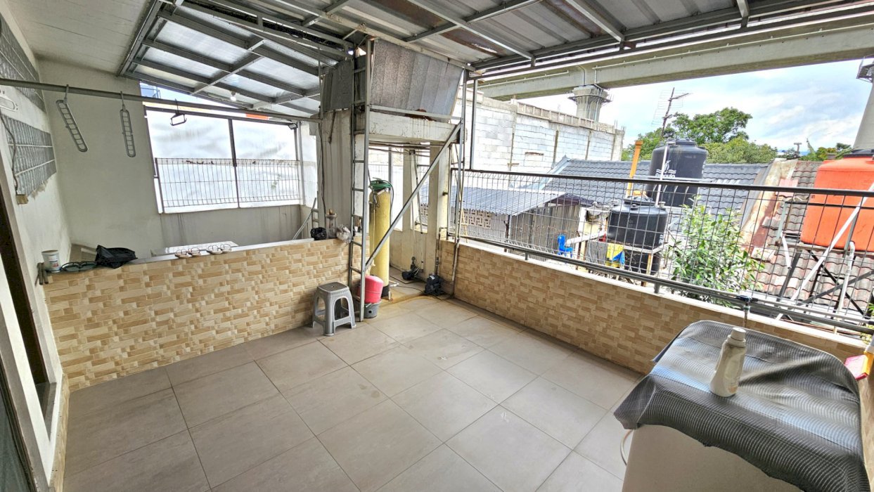 RUMAH SIAP HUNI - TAMAN HOLIS INDAH BANDUNG