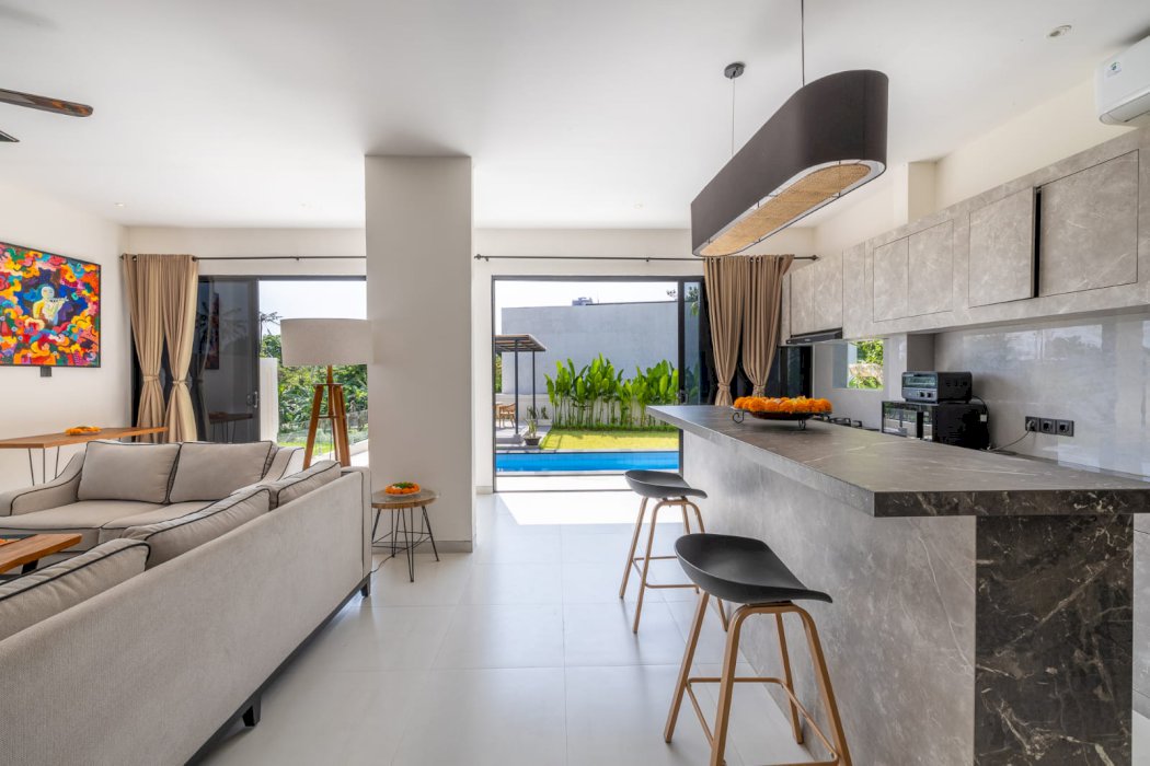 BRAND NEWLY RENOVATED 3 BEDROOMS VILLA IN TUMBAK BAYUH FOR SALE