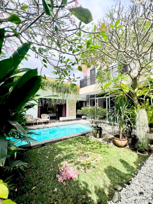 3 Bdrs Villa in Babakan near padel academy for rent
