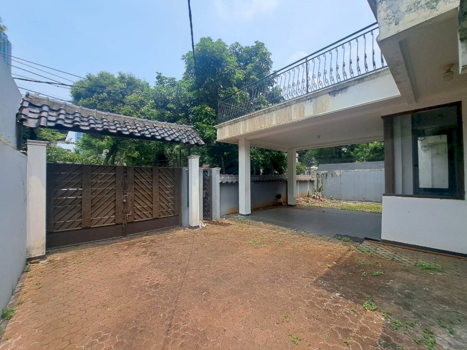 DIJUAL RUMAH LAMA HITUNG TANAH - LOKASI PREMIUM JAKSEL