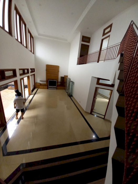 DISEWAKAN RUMAH CAMAR SEKTOR 2 BINTARO JAYA
