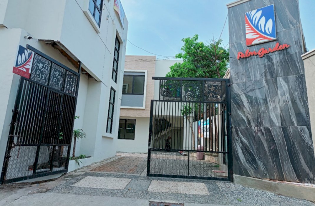 Di Jual 8 Rumah dan Kavling Kosong di Palm Garden