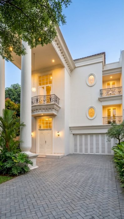 Jual Rumah Mewah Siap Huni di Kemang, Jakarta Selatan