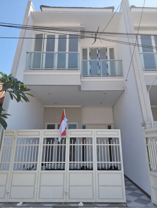 SISA 1 UNIT DIJUAL RUMAH MEWAH 2 LANTAI SIAP HUNI MULYOSARI SBY TIMUR