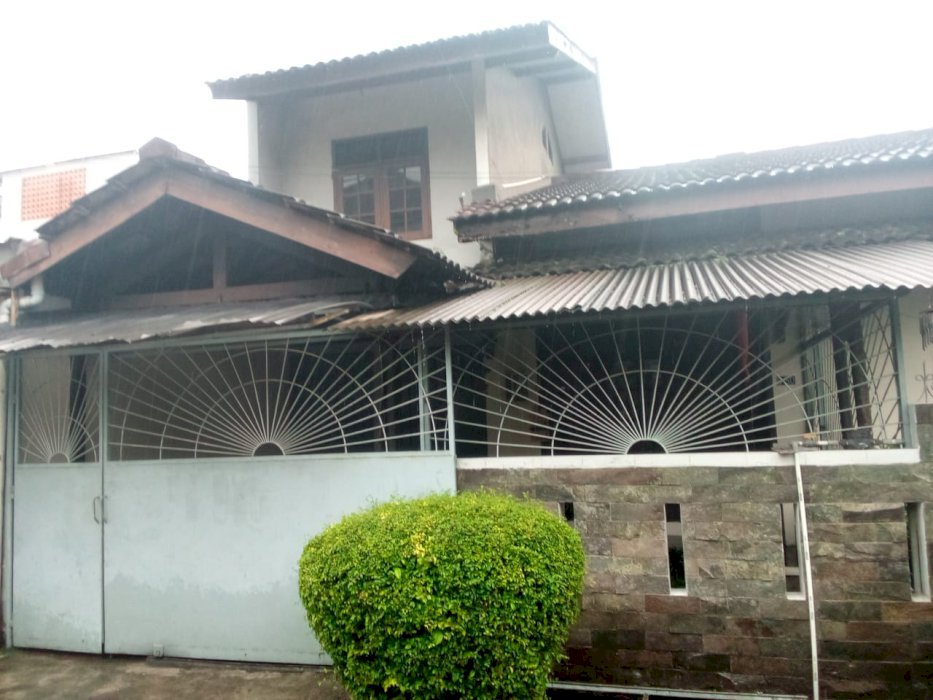Di jual rumah strategis 2 lantai di Taman Kopo Bandung