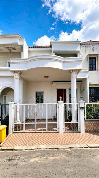 DIJUAL RUMAH KLASIK MODERN  MEWAH 2 LANTAI DI GREEN PUTRA MANDIRI