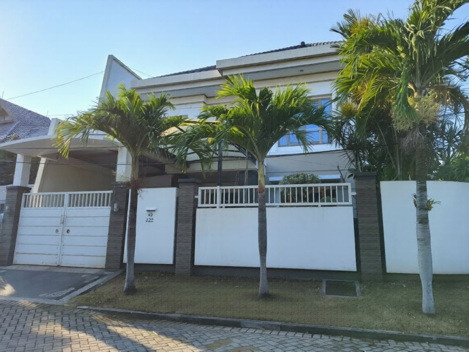 RARE RUMAH HOOK MEWAH 2 LANTAI FURNISHED DI KLAMPIS SURABAYA TIMUR