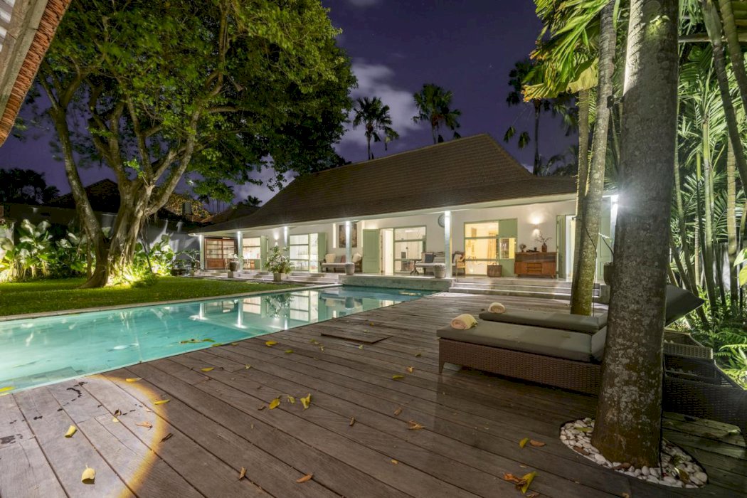 4 BEDROOMS VILLA ON 900 M2 UMALAS FOR RENT