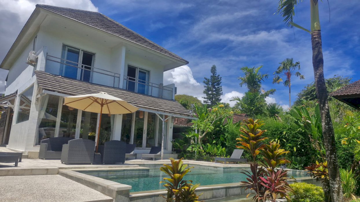 4 Bedrooms villa in umalas near Pro ed School for rent