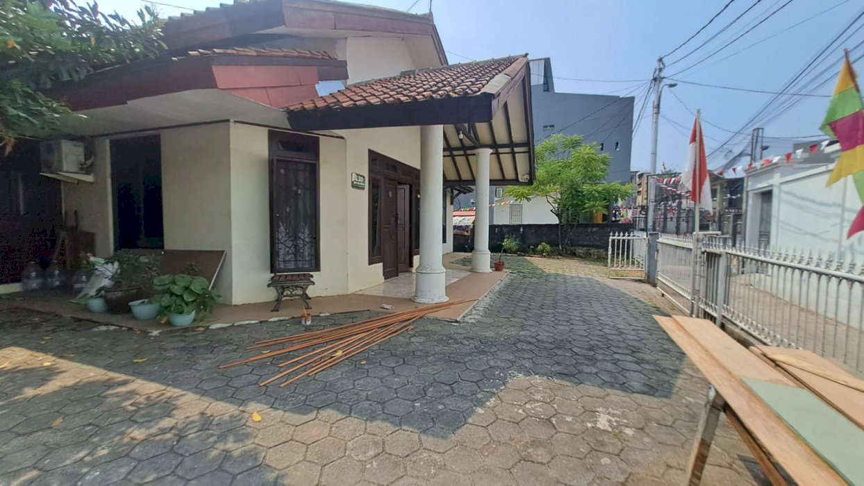 Jual rumah luas 676m2 di Halim dekat ke bandara, cocok untuk kos an