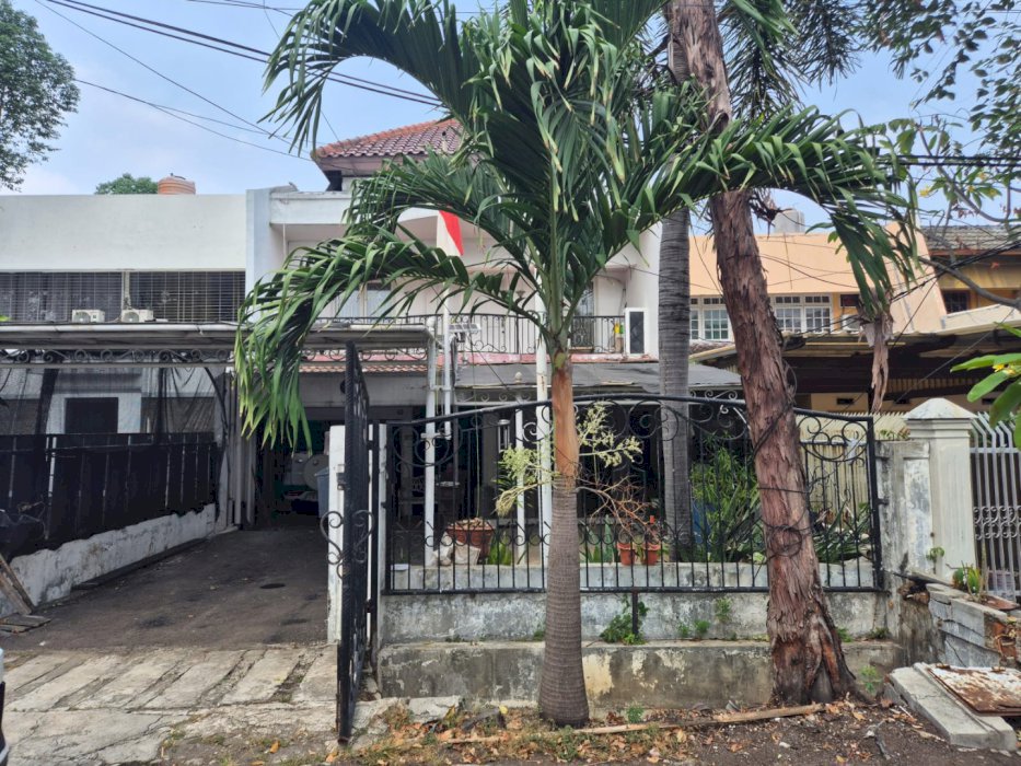 Di jual rumah 2 lantai di Patra Tomang Jakarta Barat