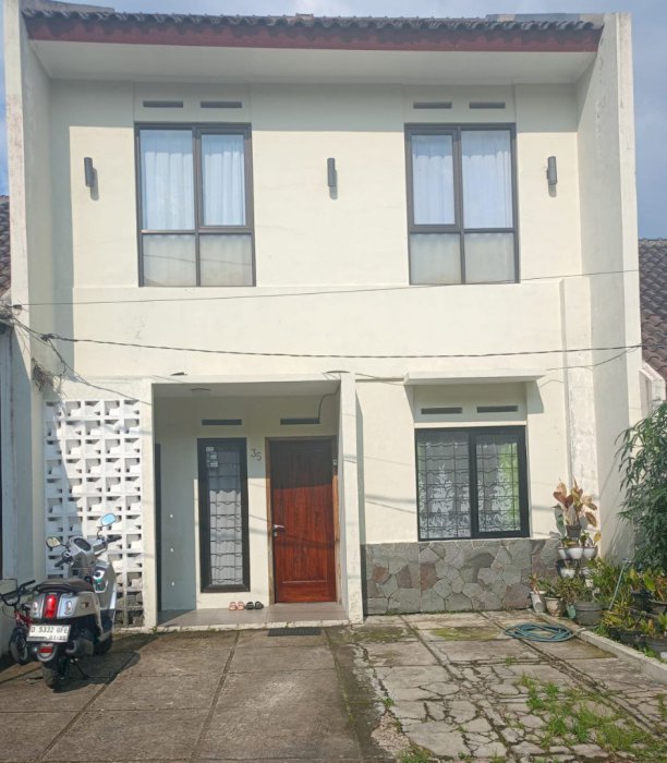 Rumah cantik 2 lantai siap huni Dekat Polban Parongpong Bandung Barat